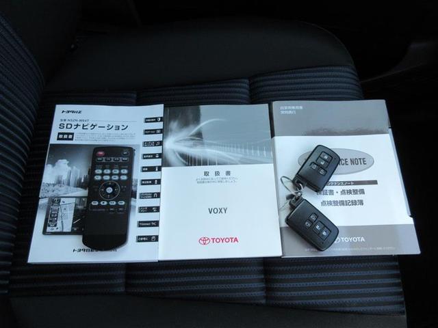 ヴォクシー ＺＳ　煌　フルセグ　メモリーナビ　ＤＶＤ再生　ミュージックプレイヤー接続可　後席モニター　バックカメラ　衝突被害軽減システム　ＥＴＣ　両側電動スライド　ＬＥＤヘッドランプ　乗車定員７人　３列シート（40枚目）