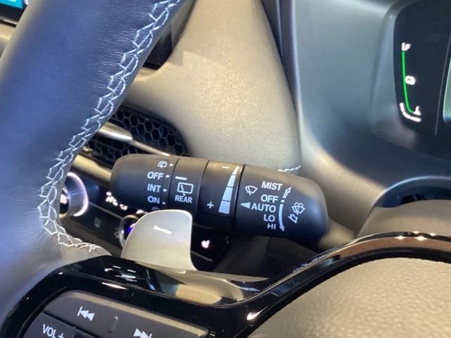 ＺＲ－Ｖ ｅ：ＨＥＶＺ特別仕様車ブラックスタイル　コネクトディスプレイ　ＥＴＣ２．０　ワイヤレス充電器　フロントドラレコ　マルチビューカメラシステム　本革シート　フロントパワーシートフロントシートヒーター　ＢＯＳＥプレミアムサウンドシステム（17枚目）