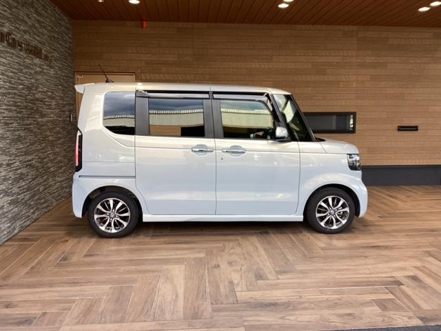 N-BOXカスタム ベースグレード 純正ナビ ETC 前後ドラレコ 左パワースライドドアーフロントシートヒーター オートリトラミラー 純正14インチアルミホイル(4枚目)