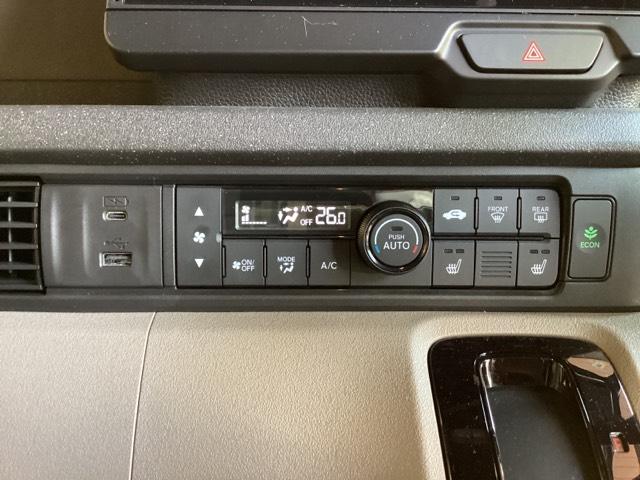 N-BOX ベースグレード 純正ナビ ETC 前後ドラレコ マルチビューカメラ 両側電動スライドドア オートリトラミラー フロントシートヒーター シートバックテーブル ツートンカラー(18枚目)