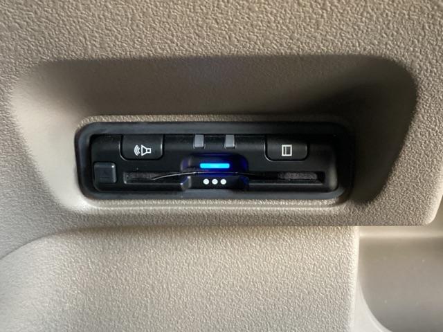 N-BOX ベースグレード 純正ナビ ETC 前後ドラレコ マルチビューカメラ 両側電動スライドドア オートリトラミラー フロントシートヒーター シートバックテーブル ツートンカラー(19枚目)