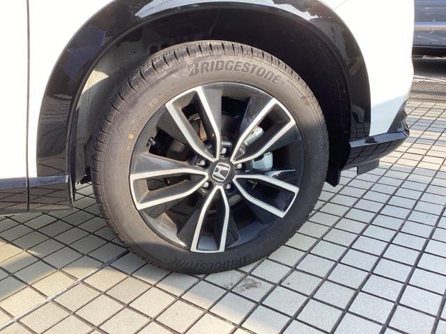 ヴェゼル e:HEVZ 純正コネクトナビ ETC パワーテールゲート プッシュスタート本革巻きステアリング 純正18インチアルミホイル 元デモカー(33枚目)