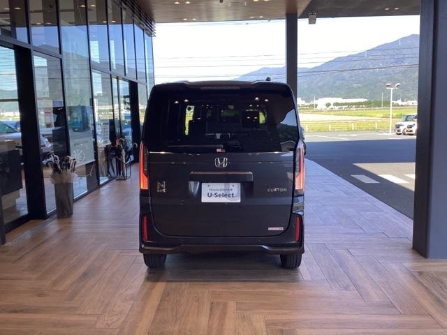 N-BOXカスタム ターボ 純正ナビ ETC フロントドラレコ リヤ席モニター 両側電動スライドドア 本革巻きステアリング パドルシフト フロントシートヒーターシートバックテーブル オートリトラミラー タバコ臭有(3枚目)