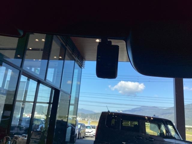 N-BOXカスタム ターボ 純正ナビ ETC フロントドラレコ リヤ席モニター 両側電動スライドドア 本革巻きステアリング パドルシフト フロントシートヒーターシートバックテーブル オートリトラミラー タバコ臭有(19枚目)