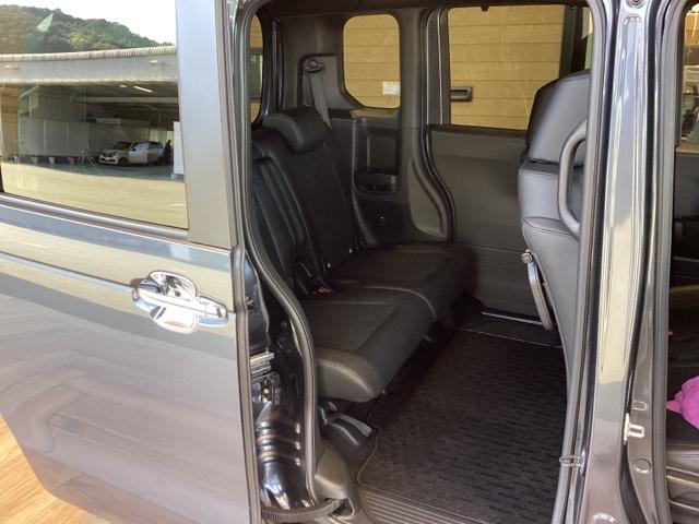 N-BOXカスタム ターボ 純正ナビ ETC フロントドラレコ リヤ席モニター 両側電動スライドドア 本革巻きステアリング パドルシフト フロントシートヒーターシートバックテーブル オートリトラミラー タバコ臭有(23枚目)