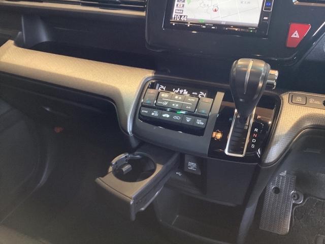 ステップワゴンスパーダ スパーダホンダセンシング 純正ナビ ETC フロントドラレコ 地デジ わくわくゲート2列目ベンチシート(8人乗り) 純正16インチアルミホイール(12枚目)