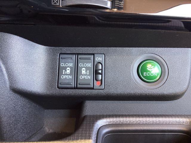 ステップワゴンスパーダ スパーダホンダセンシング 純正ナビ ETC フロントドラレコ 地デジ わくわくゲート2列目ベンチシート(8人乗り) 純正16インチアルミホイール(15枚目)