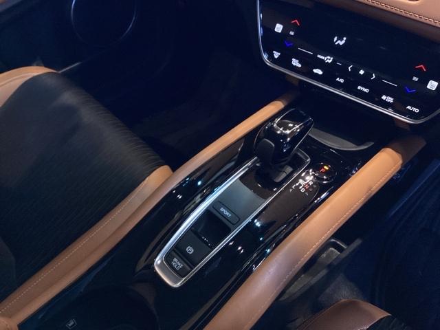 ヴェゼル ハイブリッドＺ・ホンダセンシング　純正ナビ　ＥＴＣ　サイドエアバッグ＋カーテンエアバッグＬＥＤヘッドライト　ＬＥＤフォグライト　ルーフレールフロントシートヒーター　熱線入りフロントウィンドー（13枚目）