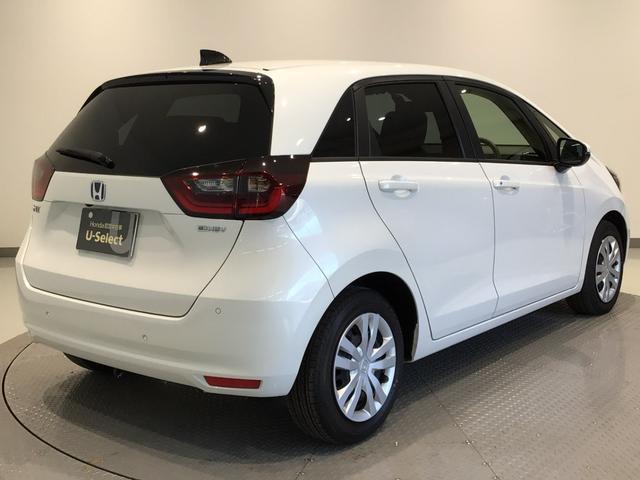 フィット ｅ：ＨＥＶホーム　デモカーＵＰ・ＬＥＤ・フルセグ・ＤＶＤ・ホンダＣＯＮＮＥＣＴ・ＥＴＣ（4枚目）