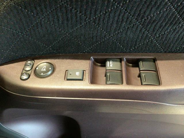 Ｎ－ＯＮＥ プレミアムツアラー　ＨＩＤ・メモリナビ・ＣＤ・バックカメラ・純正ＡＷ・ＥＴＣ・ＥＣＯＮスイッチ（25枚目）