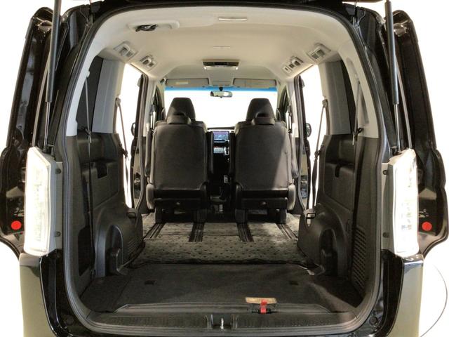 ステップワゴンスパーダ Ｚクールスピリット　ＨＩＤ・フルセグ・メモリナビ・ＤＶＤ・リア席モニター・純正ＡＷ・ＥＴＣ（12枚目）