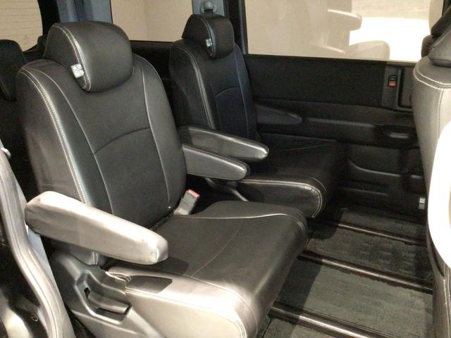 ステップワゴンスパーダ Ｚクールスピリット　ＨＩＤ・フルセグ・メモリナビ・ＤＶＤ・リア席モニター・純正ＡＷ・ＥＴＣ（14枚目）