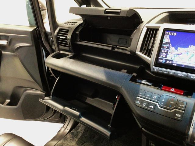 ステップワゴンスパーダ Ｚクールスピリット　ＨＩＤ・フルセグ・メモリナビ・ＤＶＤ・リア席モニター・純正ＡＷ・ＥＴＣ（33枚目）