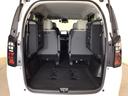３列シートを跳ね上げると、大きな荷物も積みこめます！使い勝手もいいですね♪