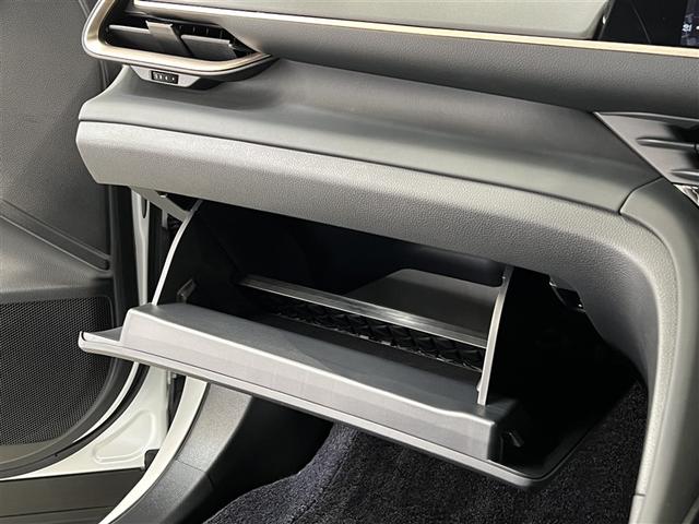 クラウンクロスオーバー Ｇアドバンスド　横滑防止装置　ＬＥＤヘッドランプ　バックモニター　ブラインドスポットモニター　パノラミックビューモニター　Ｔ－Ｃｏｎｎｅｃｔナビ　フルセグ　メディアプレイヤー接続　パワーシート　純正アルミ（27枚目）