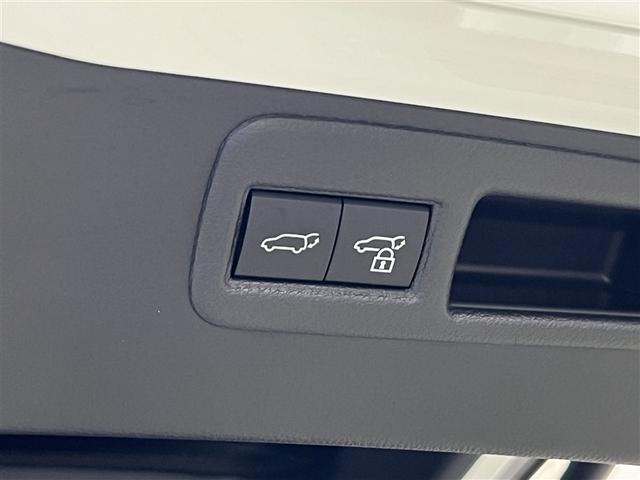 ハリアーハイブリッド Ｚ　ＬＥＤヘッドランプ　バックモニター　ブラインドスポットモニター　パノラミックビューモニター　ドライブレコーダー　Ｔ－Ｃｏｎｎｅｃｔナビ　フルセグ　メディアプレイヤー接続　パワーシート　純正アルミ（20枚目）