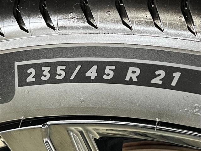 クラウンスポーツ Ｚ　ＬＥＤヘッドランプ　バックモニター　ブラインドスポットモニター　パノラミックビューモニター　Ｔ－Ｃｏｎｎｅｃｔナビ　フルセグ　メディアプレイヤー接続　本革シート　パワーシート　純正アルミ　スマートキ－（10枚目）