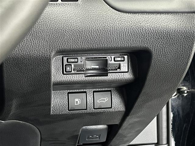 クラウンスポーツ Ｚ　ＬＥＤヘッドランプ　バックモニター　ブラインドスポットモニター　パノラミックビューモニター　Ｔ－Ｃｏｎｎｅｃｔナビ　フルセグ　メディアプレイヤー接続　本革シート　パワーシート　純正アルミ　スマートキ－（21枚目）