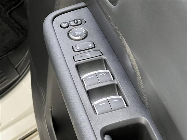 ステップワゴン ｅ：ＨＥＶスパーダ　ＬＥＤヘッドランプ　バックモニター　ブラインドスポットモニター　パノラミックビューモニター　フルセグ　ＤＶＤ再生装置　ＣＤ再生装置　メディアプレイヤー接続　３列シート　純正アルミ　スマートキ－　ＥＴＣ（22枚目）