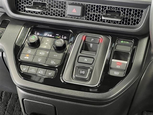 ステップワゴン ｅ：ＨＥＶスパーダ　ＬＥＤヘッドランプ　バックモニター　ブラインドスポットモニター　パノラミックビューモニター　フルセグ　ＤＶＤ再生装置　ＣＤ再生装置　メディアプレイヤー接続　３列シート　純正アルミ　スマートキ－　ＥＴＣ（25枚目）