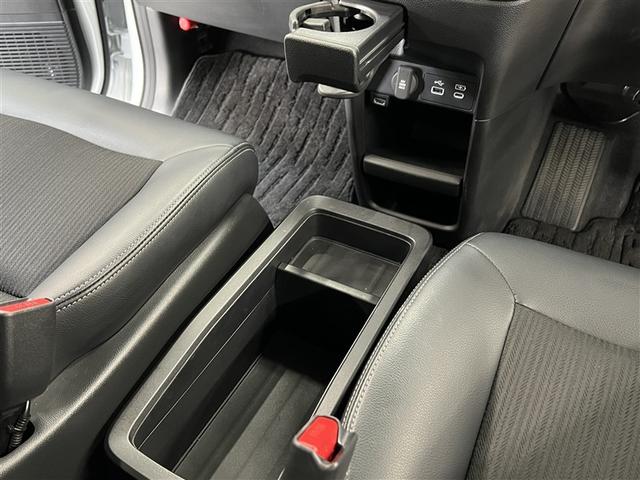 ステップワゴン ｅ：ＨＥＶスパーダ　ＬＥＤヘッドランプ　バックモニター　ブラインドスポットモニター　パノラミックビューモニター　フルセグ　ＤＶＤ再生装置　ＣＤ再生装置　メディアプレイヤー接続　３列シート　純正アルミ　スマートキ－　ＥＴＣ（26枚目）