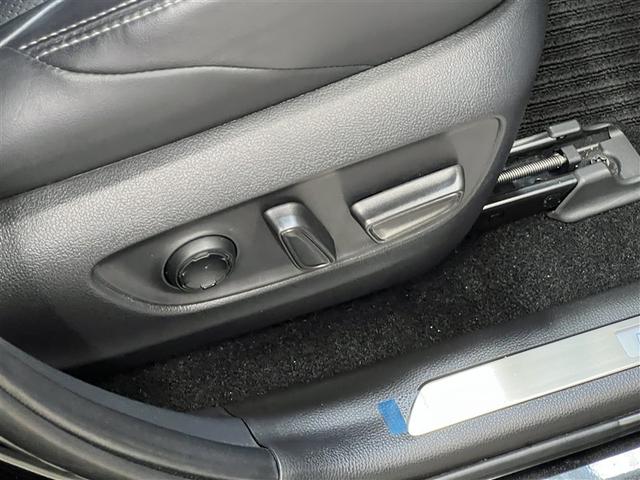 ハリアーハイブリッド Ｚ　レザーパッケージ　バックモニター　全周囲カメラ　ドライブレコーダー　Ｔ－Ｃｏｎｎｅｃｔナビ　フルセグ　メディアプレイヤー接続　本革シート　パワーシート　純正アルミホイール　スマートキ－　イモビライザー　ＥＴＣ　ＬＥＤ（14枚目）