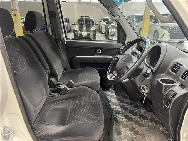 アトレーワゴン カスタムターボRS ブラックエディション HIDヘッドランプ CD再生装置 リアスポイラー 純正アルミ フルフラット ベンチシート キーレスエントリー ETC デュアルエアバッグ ABS マニュアルエアコン パワステ パワーウィンドウ(10枚目)