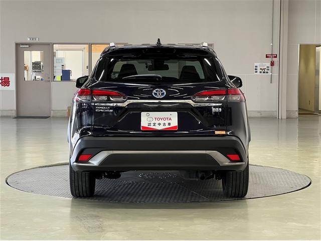 カローラクロス ハイブリッド　Ｚ　ＬＥＤヘッドランプ　バックモニター　ブラインドスポットモニター　パノラミックビューモニター　ドライブレコーダー　Ｔ－Ｃｏｎｎｅｃｔナビ　フルセグ　本革シート　パワーシート　純正アルミ　スマートキ－（4枚目）