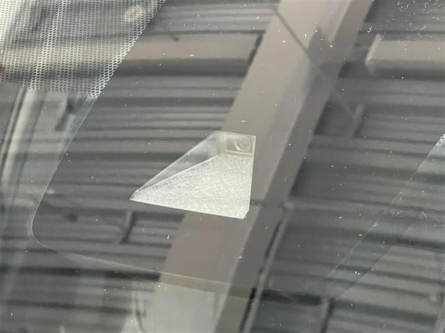 カローラクロス ハイブリッド　Ｚ　ＬＥＤヘッドランプ　バックモニター　ブラインドスポットモニター　パノラミックビューモニター　ドライブレコーダー　Ｔ－Ｃｏｎｎｅｃｔナビ　フルセグ　本革シート　パワーシート　純正アルミ　スマートキ－（7枚目）