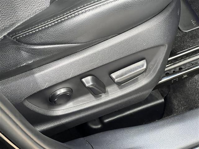 カローラクロス ハイブリッド　Ｚ　ＬＥＤヘッドランプ　バックモニター　ブラインドスポットモニター　パノラミックビューモニター　ドライブレコーダー　Ｔ－Ｃｏｎｎｅｃｔナビ　フルセグ　本革シート　パワーシート　純正アルミ　スマートキ－（14枚目）