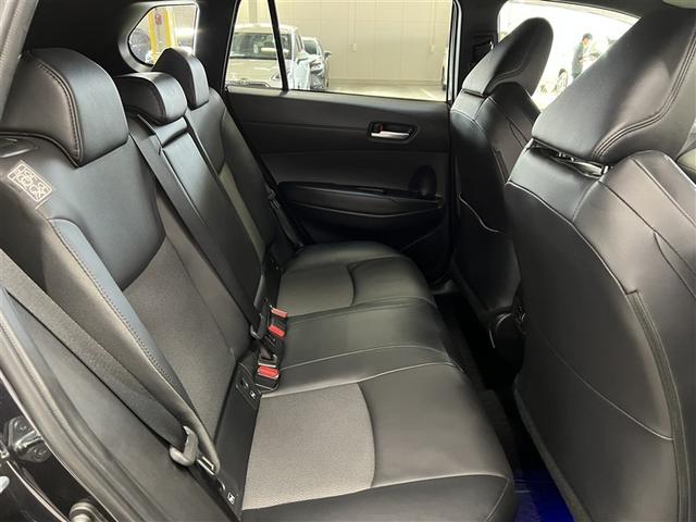 カローラクロス ハイブリッド　Ｚ　ＬＥＤヘッドランプ　バックモニター　ブラインドスポットモニター　パノラミックビューモニター　ドライブレコーダー　Ｔ－Ｃｏｎｎｅｃｔナビ　フルセグ　本革シート　パワーシート　純正アルミ　スマートキ－（16枚目）