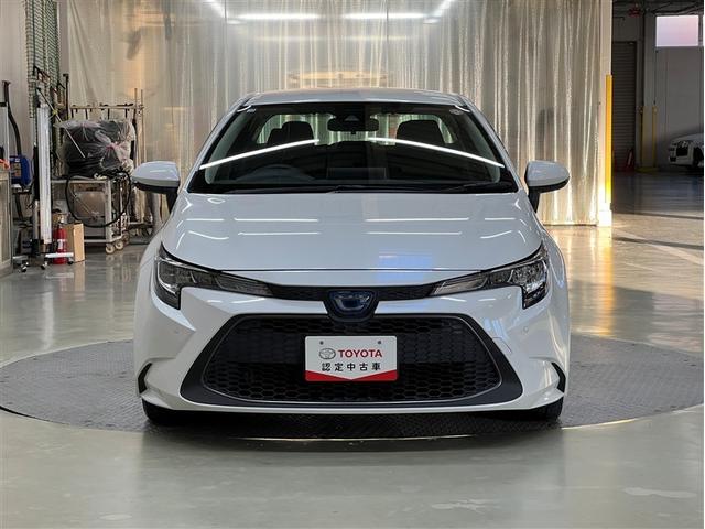 カローラ ハイブリッド　Ｓ　衝突被害軽減ブレーキ　ペダル踏み間違い急発進抑制装置　車線逸脱警報　デュアル＋サイドエアバッグ　横滑防止装置　バックモニター　先進ライト　ＬＥＤヘッドランプ　純正アルミホイール　イモビライザー　ＥＴＣ（5枚目）