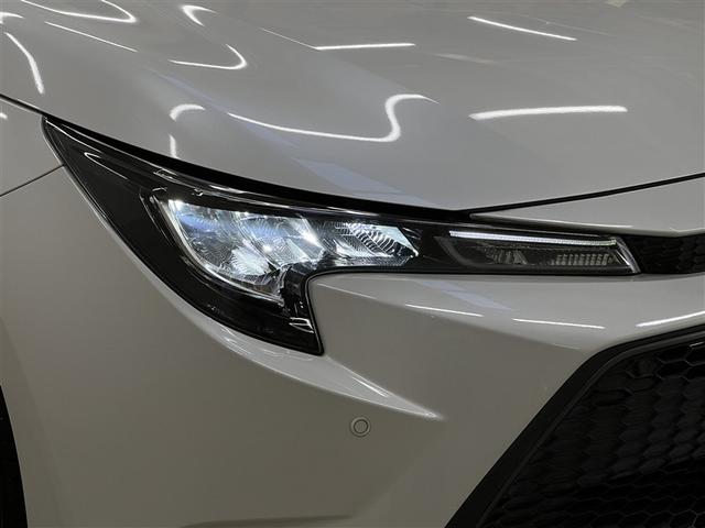 カローラ ハイブリッド　Ｓ　衝突被害軽減ブレーキ　ペダル踏み間違い急発進抑制装置　車線逸脱警報　デュアル＋サイドエアバッグ　横滑防止装置　バックモニター　先進ライト　ＬＥＤヘッドランプ　純正アルミホイール　イモビライザー　ＥＴＣ（6枚目）