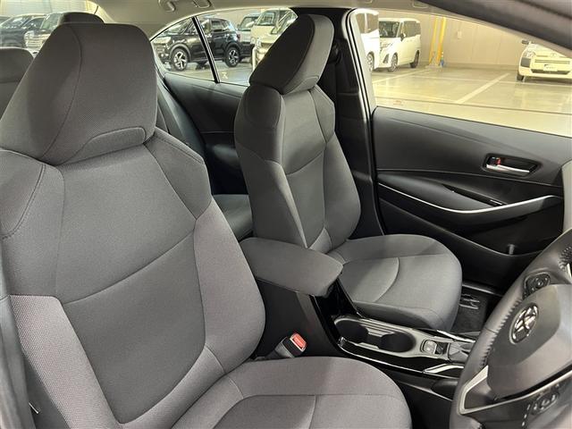 カローラ ハイブリッド　Ｓ　衝突被害軽減ブレーキ　ペダル踏み間違い急発進抑制装置　車線逸脱警報　デュアル＋サイドエアバッグ　横滑防止装置　バックモニター　先進ライト　ＬＥＤヘッドランプ　純正アルミホイール　イモビライザー　ＥＴＣ（11枚目）