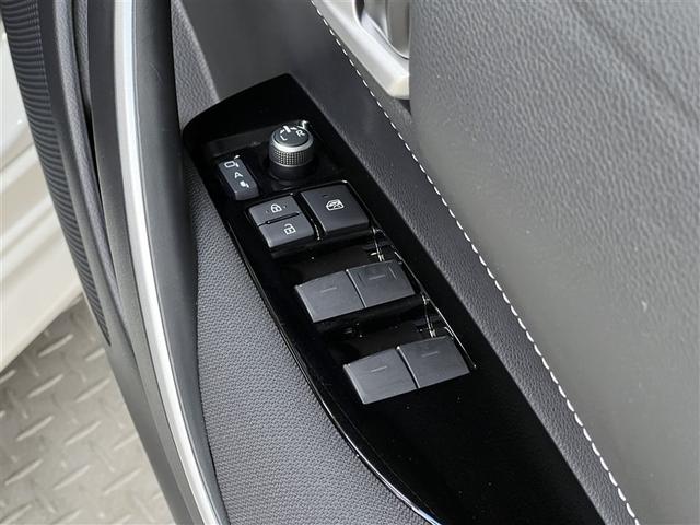 カローラ ハイブリッド　Ｓ　衝突被害軽減ブレーキ　ペダル踏み間違い急発進抑制装置　車線逸脱警報　デュアル＋サイドエアバッグ　横滑防止装置　バックモニター　先進ライト　ＬＥＤヘッドランプ　純正アルミホイール　イモビライザー　ＥＴＣ（20枚目）