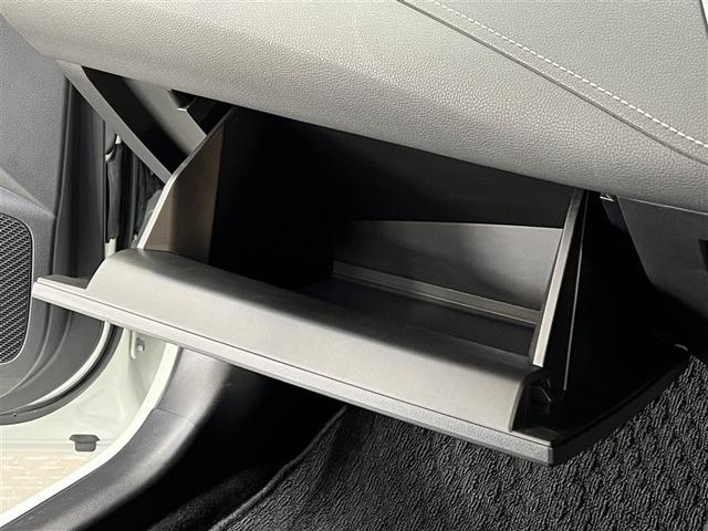 カローラ ハイブリッド　Ｓ　衝突被害軽減ブレーキ　ペダル踏み間違い急発進抑制装置　車線逸脱警報　デュアル＋サイドエアバッグ　横滑防止装置　バックモニター　先進ライト　ＬＥＤヘッドランプ　純正アルミホイール　イモビライザー　ＥＴＣ（26枚目）