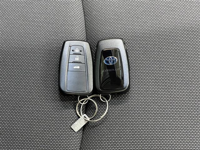 カローラ ハイブリッド　Ｓ　衝突被害軽減ブレーキ　ペダル踏み間違い急発進抑制装置　車線逸脱警報　デュアル＋サイドエアバッグ　横滑防止装置　バックモニター　先進ライト　ＬＥＤヘッドランプ　純正アルミホイール　イモビライザー　ＥＴＣ（27枚目）