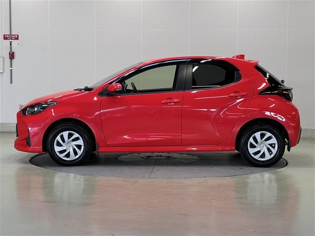 ヤリス Ｘ　衝突被害軽減ブレーキ　車線逸脱警報　デュアル＋サイドエアバッグ　横滑防止装置　先進ライト　キーレスエントリー　イモビライザー　ＡＢＳ　ディスプレイオーディオ　モケットシート　メディアプレイヤー接続（2枚目）