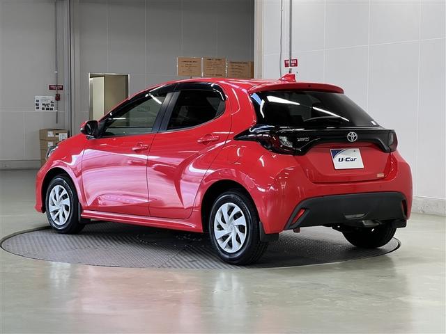 ヤリス Ｘ　衝突被害軽減ブレーキ　車線逸脱警報　デュアル＋サイドエアバッグ　横滑防止装置　先進ライト　キーレスエントリー　イモビライザー　ＡＢＳ　ディスプレイオーディオ　モケットシート　メディアプレイヤー接続（3枚目）