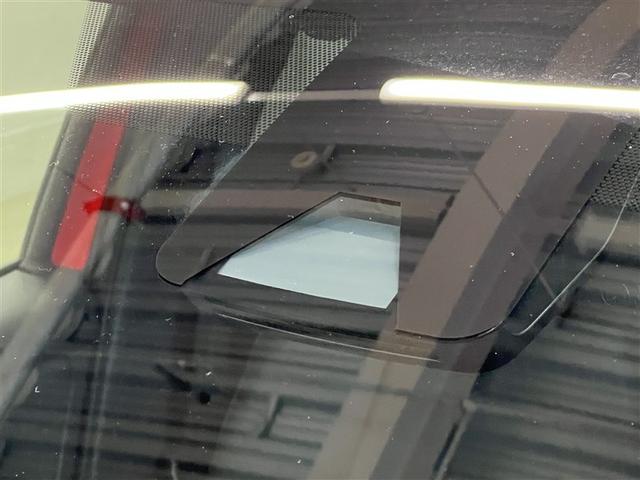 ヤリス Ｘ　衝突被害軽減ブレーキ　車線逸脱警報　デュアル＋サイドエアバッグ　横滑防止装置　先進ライト　キーレスエントリー　イモビライザー　ＡＢＳ　ディスプレイオーディオ　モケットシート　メディアプレイヤー接続（6枚目）