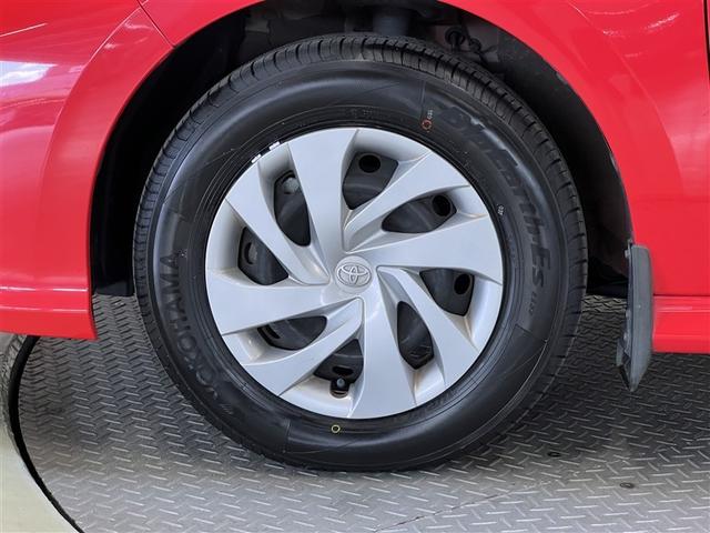 ヤリス Ｘ　衝突被害軽減ブレーキ　車線逸脱警報　デュアル＋サイドエアバッグ　横滑防止装置　先進ライト　キーレスエントリー　イモビライザー　ＡＢＳ　ディスプレイオーディオ　モケットシート　メディアプレイヤー接続（7枚目）