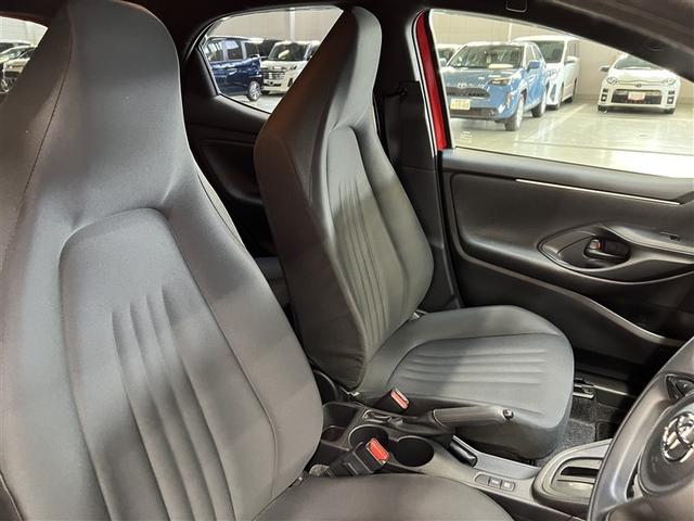 ヤリス Ｘ　衝突被害軽減ブレーキ　車線逸脱警報　デュアル＋サイドエアバッグ　横滑防止装置　先進ライト　キーレスエントリー　イモビライザー　ＡＢＳ　ディスプレイオーディオ　モケットシート　メディアプレイヤー接続（10枚目）