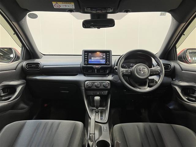 ヤリス Ｘ　衝突被害軽減ブレーキ　車線逸脱警報　デュアル＋サイドエアバッグ　横滑防止装置　先進ライト　キーレスエントリー　イモビライザー　ＡＢＳ　ディスプレイオーディオ　モケットシート　メディアプレイヤー接続（17枚目）