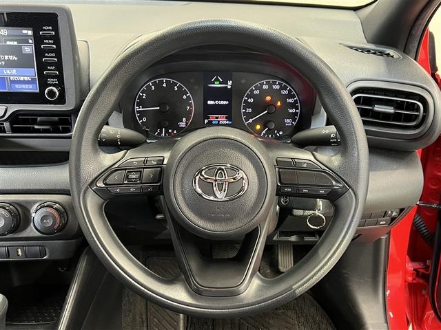 ヤリス Ｘ　衝突被害軽減ブレーキ　車線逸脱警報　デュアル＋サイドエアバッグ　横滑防止装置　先進ライト　キーレスエントリー　イモビライザー　ＡＢＳ　ディスプレイオーディオ　モケットシート　メディアプレイヤー接続（18枚目）