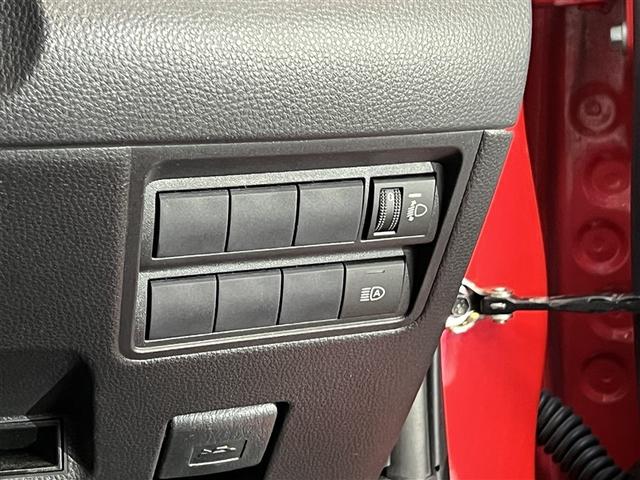 ヤリス Ｘ　衝突被害軽減ブレーキ　車線逸脱警報　デュアル＋サイドエアバッグ　横滑防止装置　先進ライト　キーレスエントリー　イモビライザー　ＡＢＳ　ディスプレイオーディオ　モケットシート　メディアプレイヤー接続（20枚目）