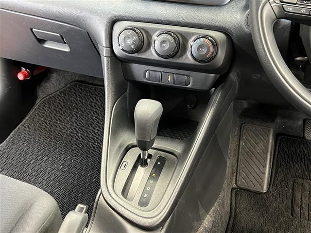 ヤリス Ｘ　衝突被害軽減ブレーキ　車線逸脱警報　デュアル＋サイドエアバッグ　横滑防止装置　先進ライト　キーレスエントリー　イモビライザー　ＡＢＳ　ディスプレイオーディオ　モケットシート　メディアプレイヤー接続（23枚目）