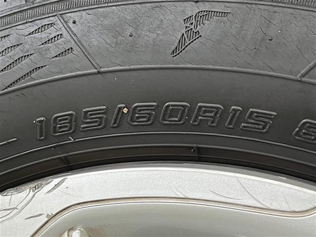 シエンタ X クルマイスタイプ1 Pツキ 衝突被害軽減ブレーキ 車線逸脱警報 デュアルエアバッグ 先進ライト 横滑防止装置 バックモニター ドライブレコーダー カーナビ フルセグTV CD・DVD再生装置 ローダウン イモビライザー ETC(9枚目)