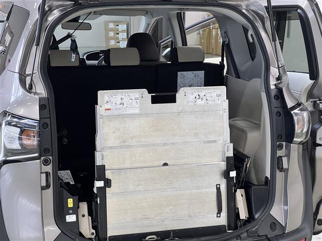 シエンタ X クルマイスタイプ1 Pツキ 衝突被害軽減ブレーキ 車線逸脱警報 デュアルエアバッグ 先進ライト 横滑防止装置 バックモニター ドライブレコーダー カーナビ フルセグTV CD・DVD再生装置 ローダウン イモビライザー ETC(15枚目)