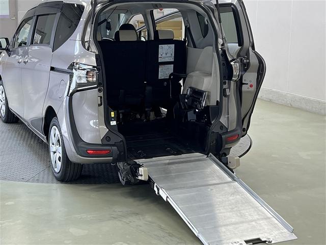 シエンタ X クルマイスタイプ1 Pツキ 衝突被害軽減ブレーキ 車線逸脱警報 デュアルエアバッグ 先進ライト 横滑防止装置 バックモニター ドライブレコーダー カーナビ フルセグTV CD・DVD再生装置 ローダウン イモビライザー ETC(16枚目)