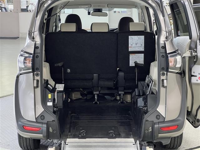 シエンタ X クルマイスタイプ1 Pツキ 衝突被害軽減ブレーキ 車線逸脱警報 デュアルエアバッグ 先進ライト 横滑防止装置 バックモニター ドライブレコーダー カーナビ フルセグTV CD・DVD再生装置 ローダウン イモビライザー ETC(17枚目)